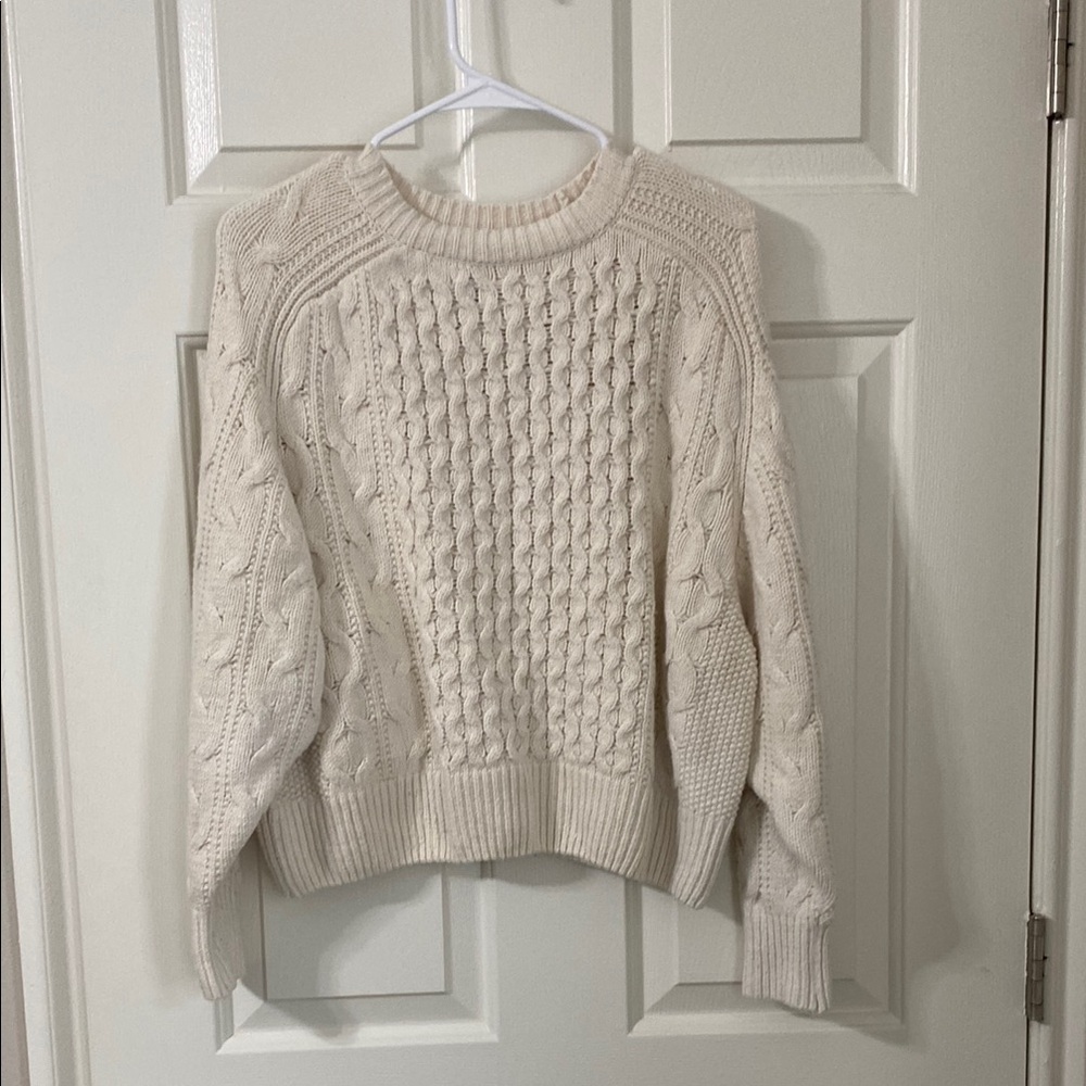 Universal Threads off white fishman cable knit long sleeve crew neck sweater